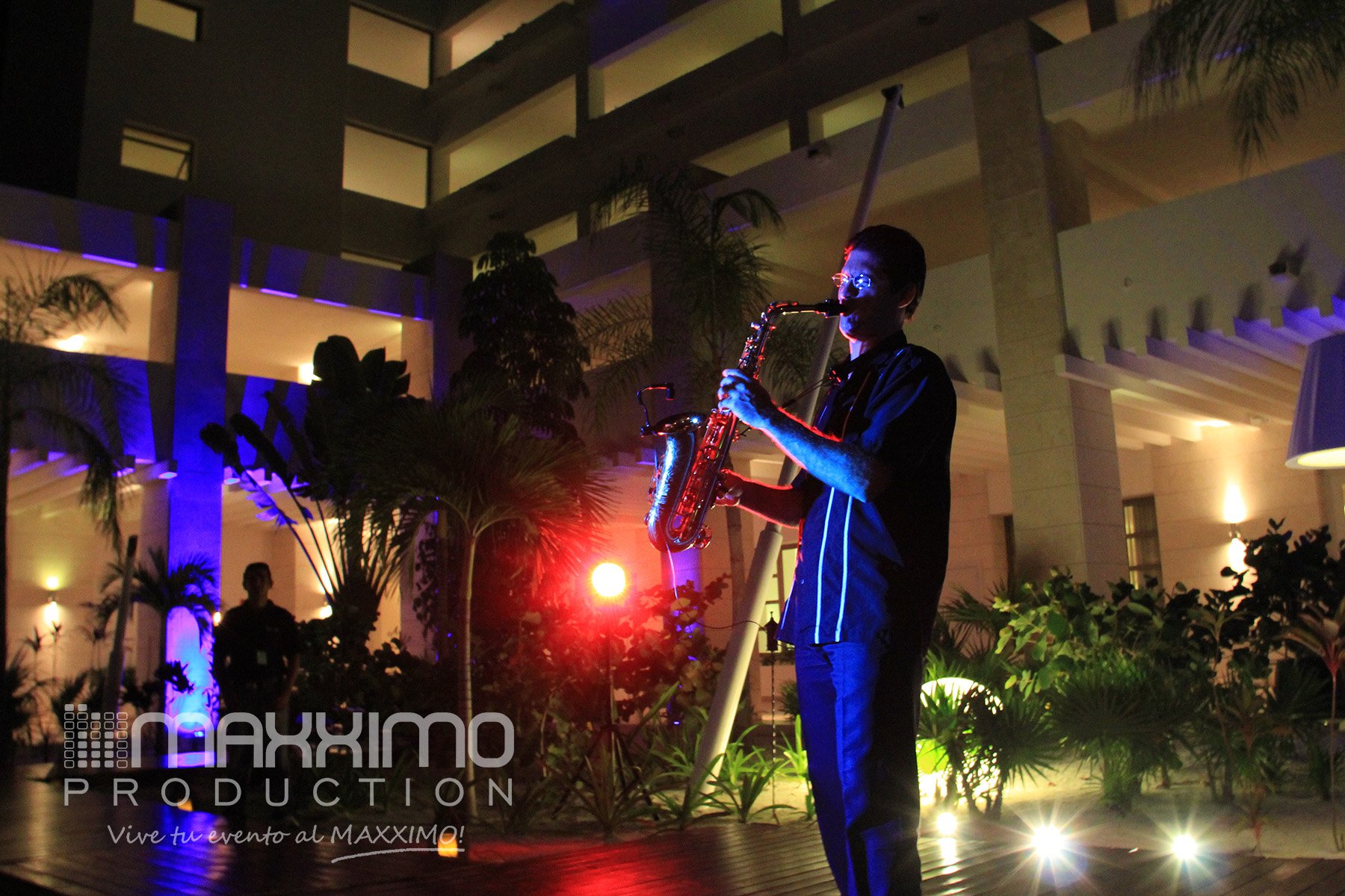 Saxofonista de Cancun en la Riviera Maya Maxximo